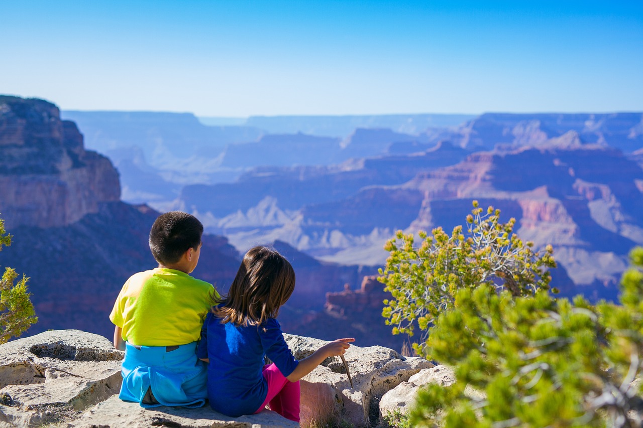 découvrez des astuces et conseils pour voyager en famille à petit prix, sans compromis sur le confort ni les activités.