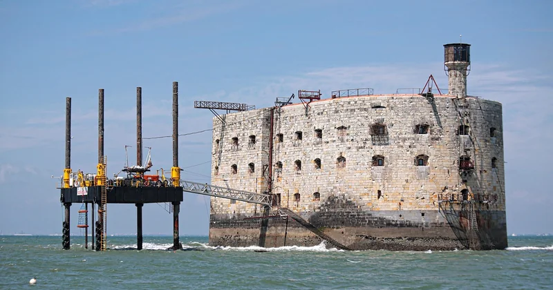 Par la mer : l'unique accès possible