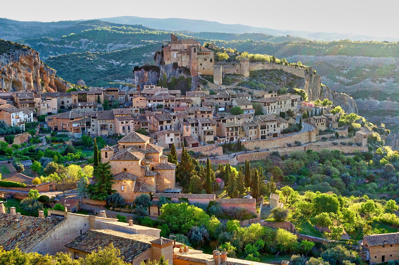 Quels villages pittoresques visiter aux alentours de Rang-du-Fliers ?