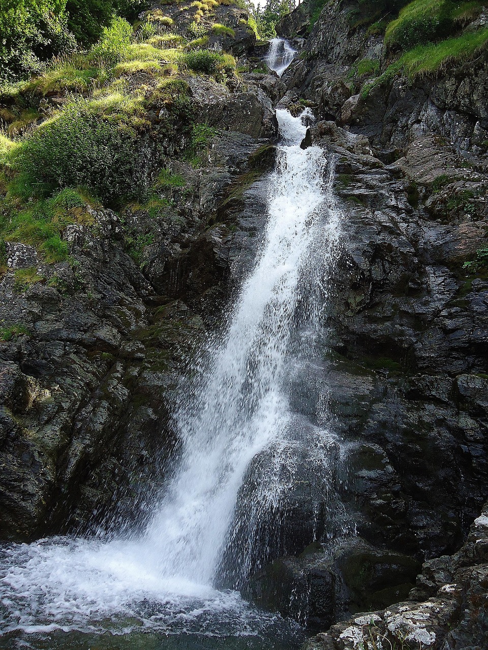 d&eacute;couvrez les meilleurs sentiers de randonn&eacute;e en montagne en france pour une aventure inoubliable au c&oelig;ur de paysages naturels &eacute;poustouflants.